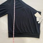 Open Edit BLACK ONE-SHOULDER LONGSLEEVE CROP TOP Photo 5