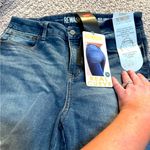 REWASH NWT  "real curve" high rise skinny size 31 NWT Photo 1