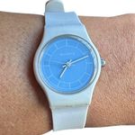 Vintage 1986 white blue face Avon Up To The Minute Quartz Watch new battery Photo 0