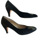 Salvatore Ferragamo Vintage 90s Ferragamo Black Suede Embroidered Gold Knot Round Toe Pump 8.5AA Photo 2