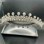 Elegant Silver Tiara Photo 1