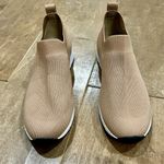 Onyx Women’s Comfort Sneaker Tan White Size 6.5 NWOT Photo 1