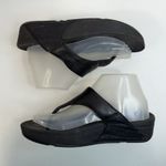 FitFlop  Size 7 Lulu Leather Toe Post Sandals Black Thong Wedge Black Comfort Photo 3