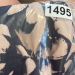 Evereve  Aliyah Floral‎ Print Sleeveless Tie Waist Romper Black Baby Pink Photo 8