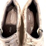 Clarks  Layton Step Leather Slip On Sneaker Loafers Women's‎ 8.5 Gold Camo Print Photo 3