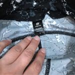 Popfit NWT  black & white patterned cropped leggings pockets S pop fit workout Photo 2