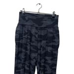 Athleta Salutation Joggers Women’s Size Small Camo Gray Black High Rise Athletic Photo 3