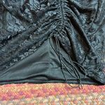 superdown  BLACK RUCHED LACED MINI SKIRT Photo 2