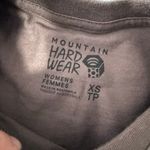 Mountain Hardwear  Women's Jagged Peak Boxy Crop Short Sleeve Photo 2