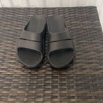 Oofos sandals, women’s size 8 Black Photo 1