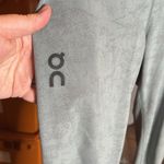 On Running Women's ON Running Tights 7/8 Sea Blue Size Small Photo 10