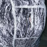 Lululemon Hoodie Runbeam in Black and White Photo 3