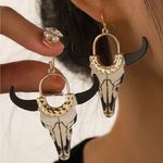 Cool bull design cowgirl earrings Gold Photo 1