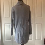 Liz Claiborne Women's Top Blouse Size Small Gray Perfect for Leggings Drop Back Photo 1