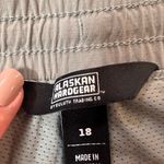 Duluth Trading Alaskan Hardgear Grey Skort Size 18 Photo 4