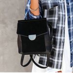 VICI CLAUDETTE CROSSBODY BACKPACK - BLACK Photo 5