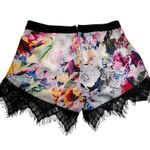 Romeo + Juliet Couture Mid Rise Floral Geometric Lace Trim Shorts Size Small Photo 1