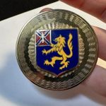 Round Gold Tone Metal Brooch Pin Enamel Lion Crest Photo 1