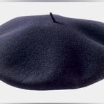 Black winter warm faux wool beret Photo 1