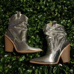 Cape Robbin Cape Ribbon Silver snakeskin print western ankle boots Size 8.5 Photo 5