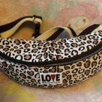 Brighton Endless love wild cat unisex designer fanny pack (NEW) Photo 5