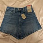 Levi’s Women’s Shorts Photo 0