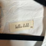 Bella Dahl  white cropped button back pocket top Photo 2