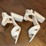 🛍️ D Heart Cream Open Toe Criss Cross Ankle Strap Suede Like Block Heel 6 NWOT Photo 2