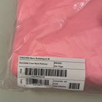 Alo Yoga  NWT Accolade Crew Neck Pullover Neon Bubblegum Size M SOLD OUT COLOR Photo 4