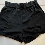 Aritzia Wilfred Silk Pull on black ruffled waist with side pockets size small Photo 0