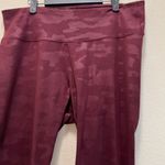 Old Navy  Active Elevate Legging Go-Dry Maroon Camouflage Activewear Sz M Photo 3