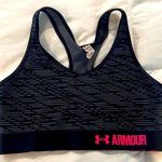 Women’s size medium under armour sports bra Black Photo 0