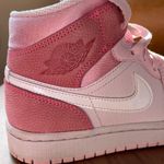 Nike Air Jordan 1 Mid Photo 1