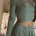 easel Cropped Top Photo 4