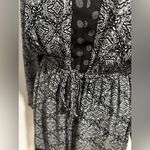 Casual Black and White Geometric Paisley Print Dress. Medium. Dot Pattern Trim. Photo 10
