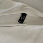 Windsor White  top Photo 2