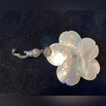 Pendant Flower, faux mother of pearl with pave diamonds and blue sapphire Photo 2