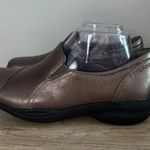 Clarks In Motion Slip On Comfort Shoes Womens 7.5W Bronze Leather Walking Travel Photo 0