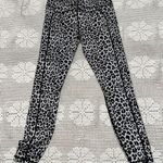 OUGES cheetah print leggings size medium. Brown Photo 2