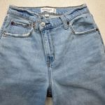 Abercrombie & Fitch A&F Curve Love 90’s Slim Straight Criss Cross 26 Short Medium Wash Asymm Photo 5