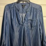 Intro. Women’s denim/Chambrey blouse with a V Photo 1