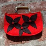 Shiraleah red and black felt flowered short handle purse clutch Photo 0