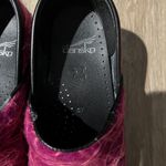 Dansko New! Professional Black Patent Leather Clogs W Red Abstract Overlay SZ 37 Photo 2