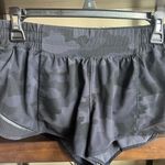 Lululemon Hotty Hot Short 2.5” Photo 0