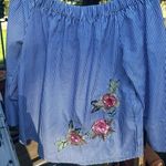 Roommates M Off Shoulder Top Excellent condition beautiful embroidered floral patch detail Photo 0