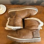 UGG Australia Classic Short Chestnut Shearling Boots – Size 10 US / 41 EU Tan Photo 2