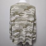 American Eagle  Olive Camo Vneck Relaxed Fit Waffle Knit Thermal Top Size Medium Photo 4