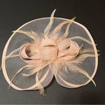 None Fascinator hat, blush pink, hair pin fastening, real feathers detail Photo 1