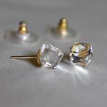 Source Unknown Unique Stunning Petite Cube Cut Glass Gold Tone Post/Stud Y2K Earrings Photo 2