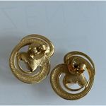 Avon Island Shell With 3 F.W. Rice Pearls Pierced Earrings Photoshoot Photo 3